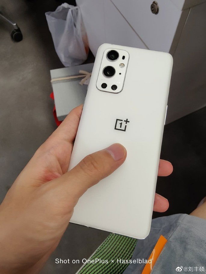 Este é o protótipo do OnePlus 9 Pro em branco