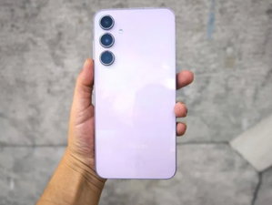 2 telemóveis ótimos na qualidade/preço e que não passam os 400€
