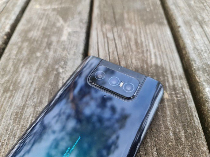 A Flip Camera do ZenFone 7 Pro