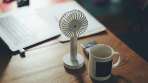 5 gadgets abaixo de 50 € para manter a casa (e a ti) frescos este verão
