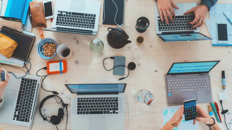 5 gadgets abaixo dos 50 euros que um estudante deve ter na mochila