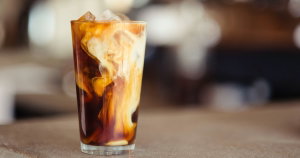 5 máquinas de café e receitas simples para desfrutar neste verão