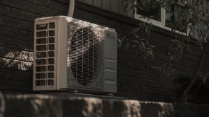 A água do teu ar condicionado cai para a rua? Podes ter problemas