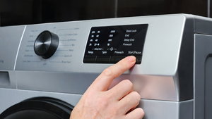 A hora certa para ligar a máquina de lavar e poupar na fatura da eletricidade