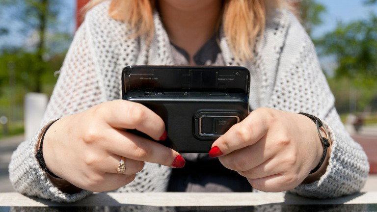 A indústria força iPhone e Android, mas a Geração Z escolheu violência