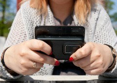 A indústria força iPhone e Android, mas a Geração Z escolheu violência