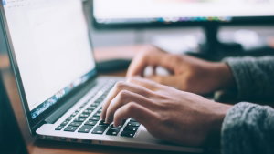 A net falha quando jogas ou trabalhas? Ativa esta função escondida no teu router