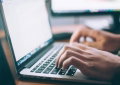 A net falha quando jogas ou trabalhas? Ativa esta função escondida no teu router