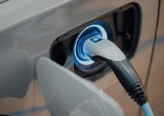 Acabou a borla: EMEL quer cobrar estacionamento aos carros elétricos em Lisboa