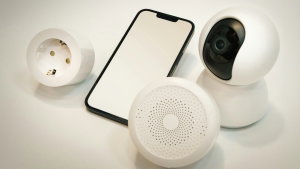Adeus às faturas altas: 3 gadgets baratos para caçar os "vampiros de energia" na tua casa