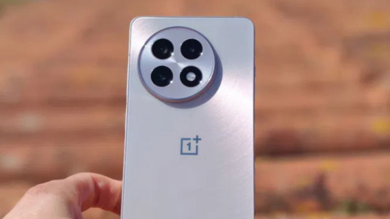 Adeus, carregador: OnePlus está a "cozinhar" novo telemóvel com bateria muito acima da média