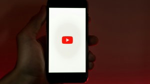 Agora podes partilhar vídeos e conversar dentro do YouTube