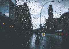 Airbnb lança seguro que paga aos turistas quando chove nas férias. Portugueses ficam de fora