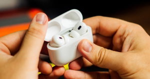 AirPods Pro (2.ª geração): poupa nos melhores auriculares Apple