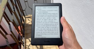 Amazon Kindle está em promoção. Compra o e-reader ao preço mais baixo