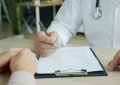 Apagão informático histórico paralisa o SNS e obriga médicos a usar papel