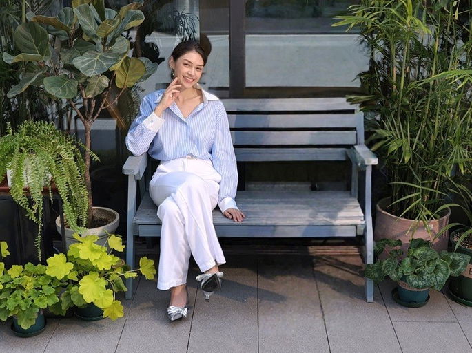 imagem uma pessoa sentada num banco