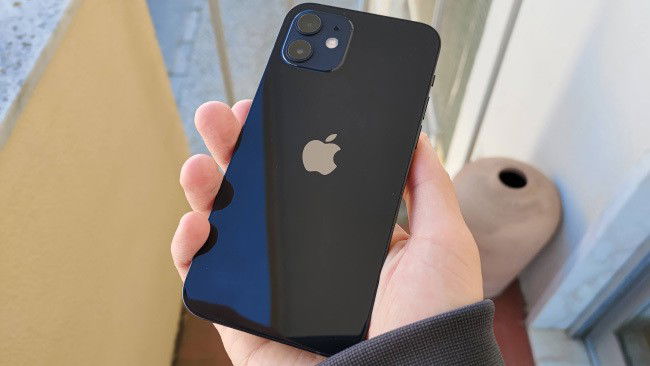 Apple iPhone 12