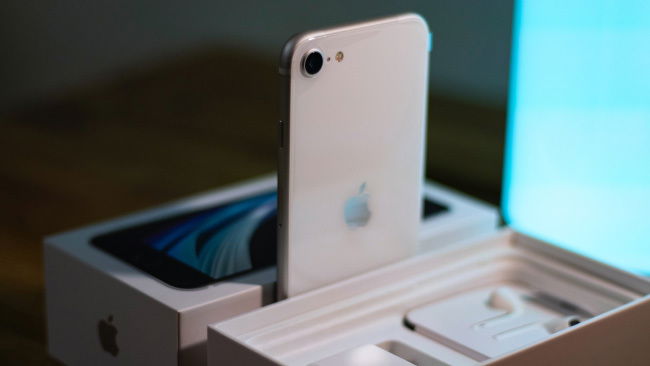 Apple iPhone SE (2020)