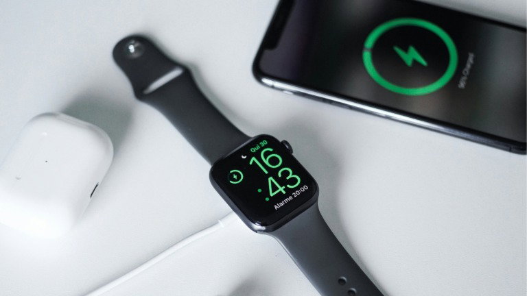 Apple lança em Portugal carregador compacto que chega aos 60 W