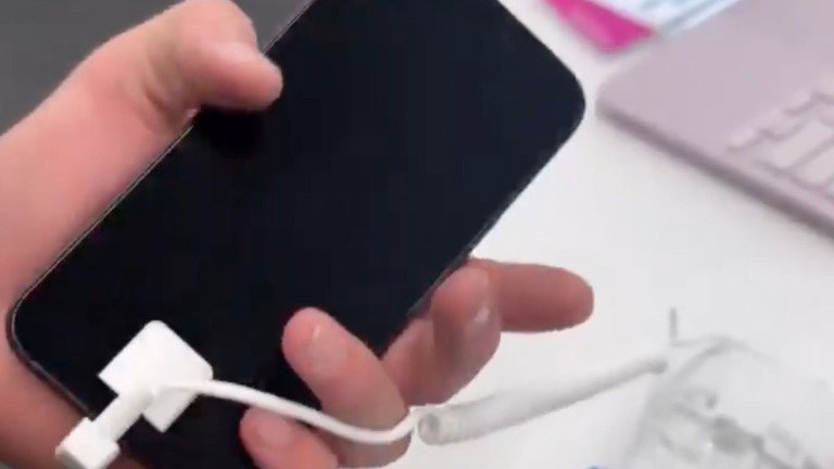 Apple não conseguiu esconder: aspeto final do iPhone 18 Pro Max em vídeo