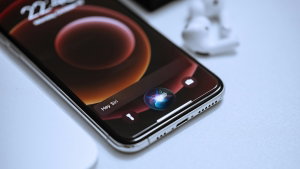 Apple vs UE: Siri com IA barrada na entrada na Europa e a culpa não é de Bruxelas