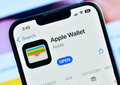 Apple Wallet cumpre finalmente promessa e lança a funcionalidade mais pedida pelos utilizadores