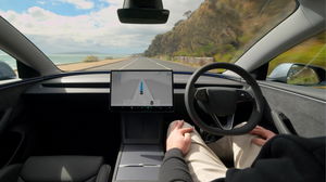 Aprendeu a nadar? Vídeo mostra Tesla a tentar conduzir para dentro de um lago