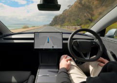 Aprendeu a nadar? Vídeo mostra Tesla a tentar conduzir para dentro de um lago