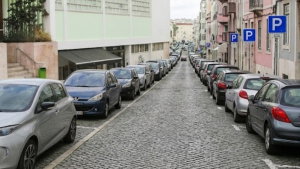 As zonas de Lisboa onde ainda podes estacionar grátis e que a EMEL não quer que saibas