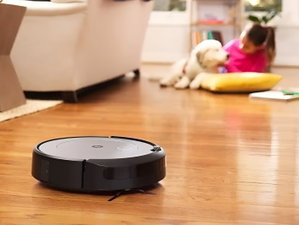 Aspirador inteligente iRobot pode ser teu por metade do preço