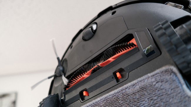 Parte inferior do aspirador robot Xiaomi em preto