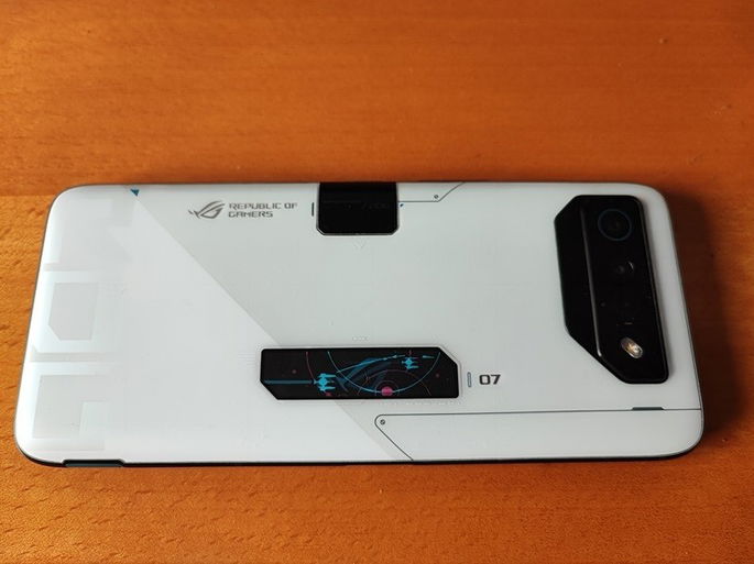 imagem painel traseiro Asus ROG Phone 7 Ultimate