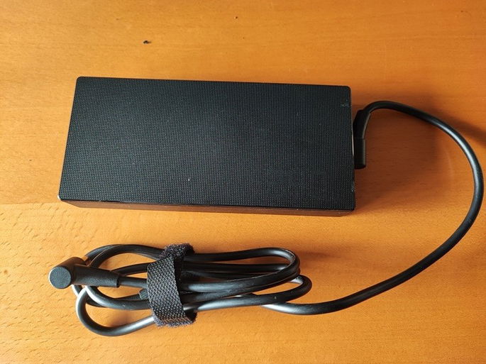 imagem do carregador do Asus Vivobook