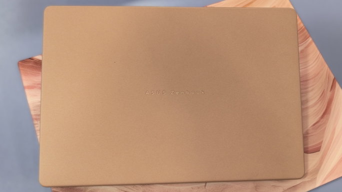 Asus Zenbook 14 fechado