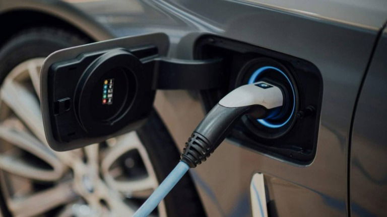 Autonomia WLTP em carros elétricos: o que significa e por que o teu carro faz mais km na cidade