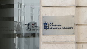 Autoridade Tributária faz sério aviso a milhares de portugueses sobre o pagamento do IMI