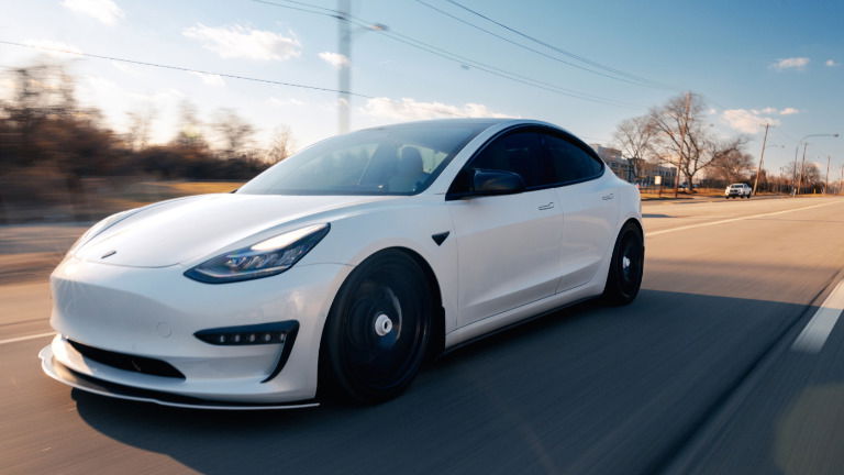 Tesla sob investigação por falha (muito) crítica nas portas