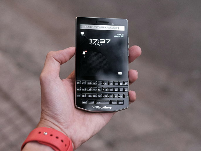 Blackberry Porsche design