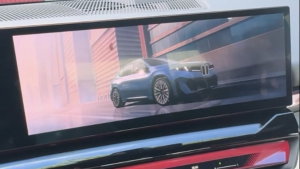BMW começa a mostrar anúncios nos carros e explica porquê