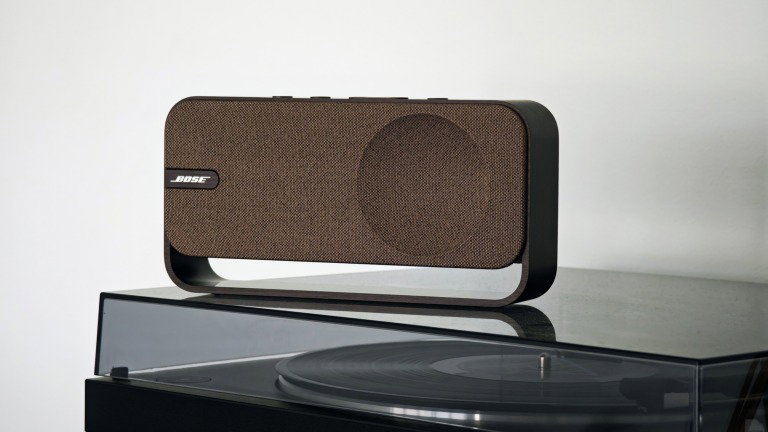 Testei esta coluna da Bose e pode ser a melhor opção portátil para usar em casa