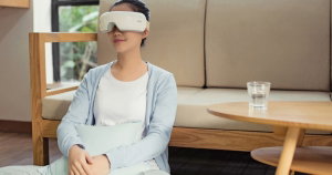 Breo - Massajador ocular promete aliviar um dia de stress