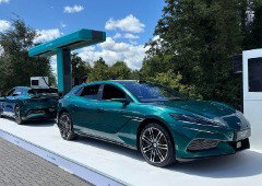 BYD desafia Tesla com carregadores Flash e preços mais baixos na Europa