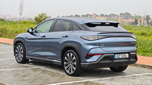 Conduzimos o BYD Sealion 7: o melhor carro elétrico da BYD em Portugal