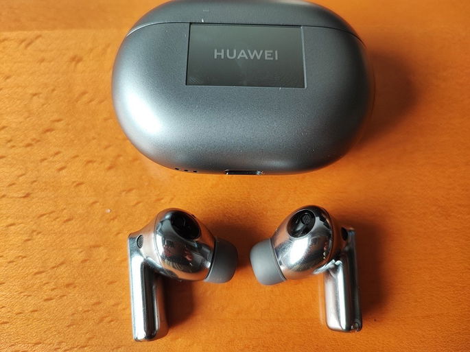imagem da caixa de carregamento e auriculares Huawei FreeBuds Pro 3