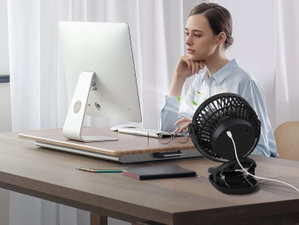 Calor? Esta ventoinha portátil barata pode ir contigo para todo o lado