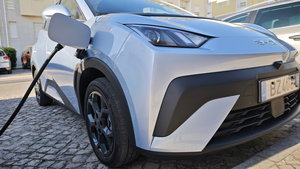 Carregar o carro elétrico na rua ficou mais simples e o motivo está nesta app