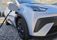 Carregar o carro elétrico na rua ficou mais simples e o motivo está nesta app
