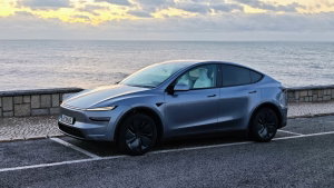 Carros elétricos disparam: 1 em cada 3 automóveis vendidos em 2026 já não vai usar combustível