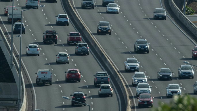 imagem de carros na estrada